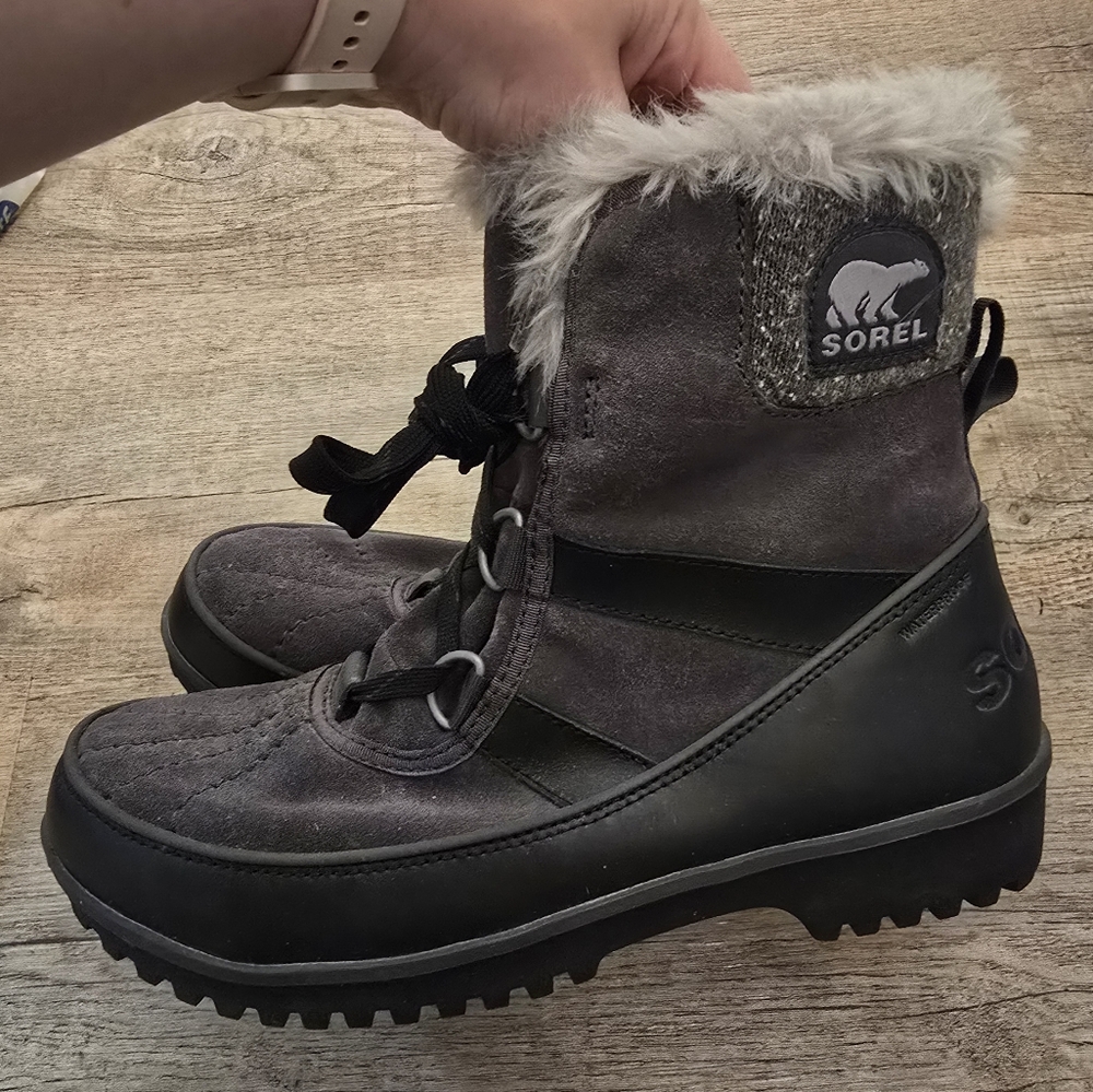 Sorel Women's Gray And Black Tivolli II Winter Boots